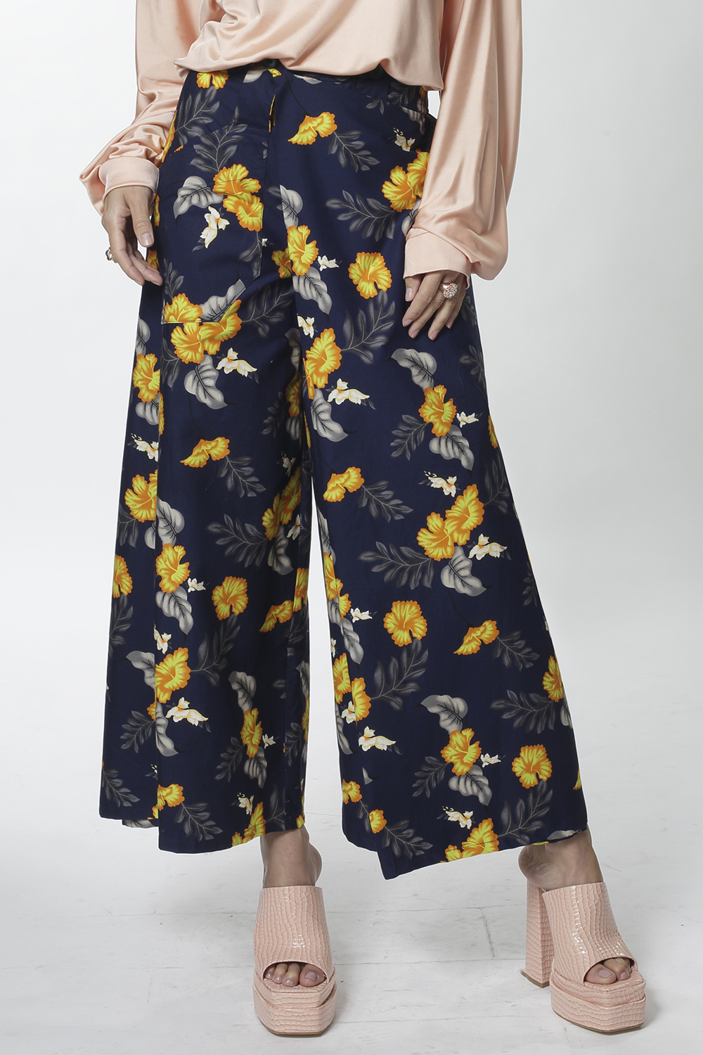 Style D73 : MARGOT COT - Image 2