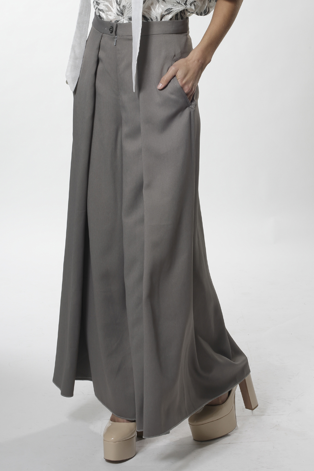 Style 158 : JAQUELINECREPE - Image 2