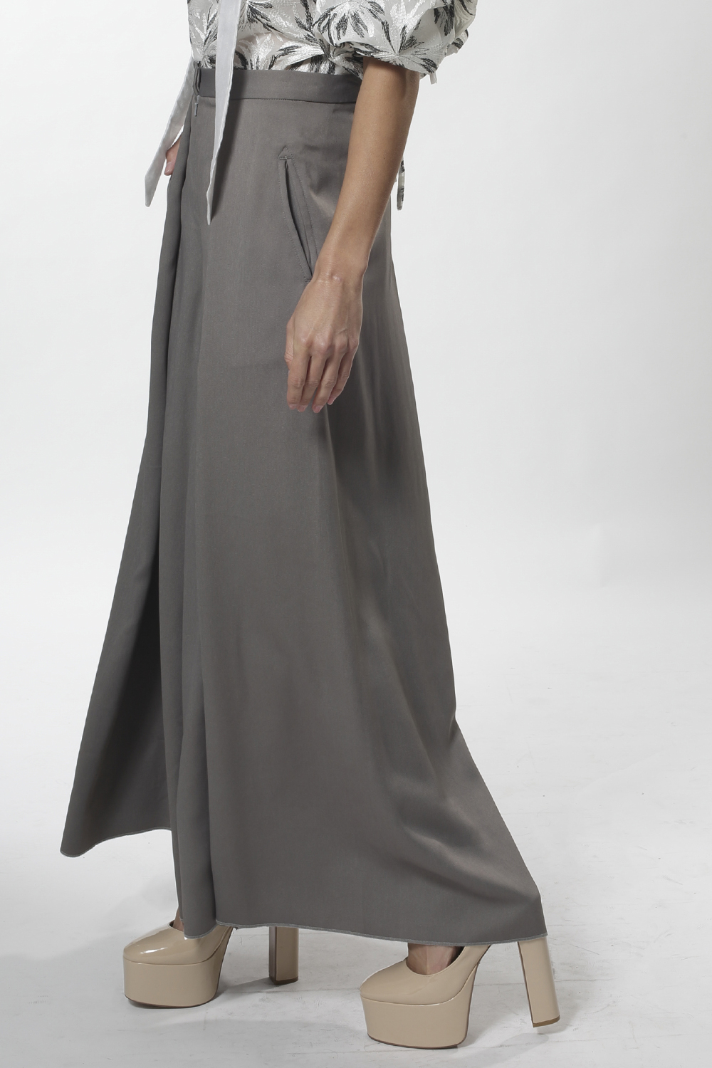Style 158 : JAQUELINECREPE - Image 3