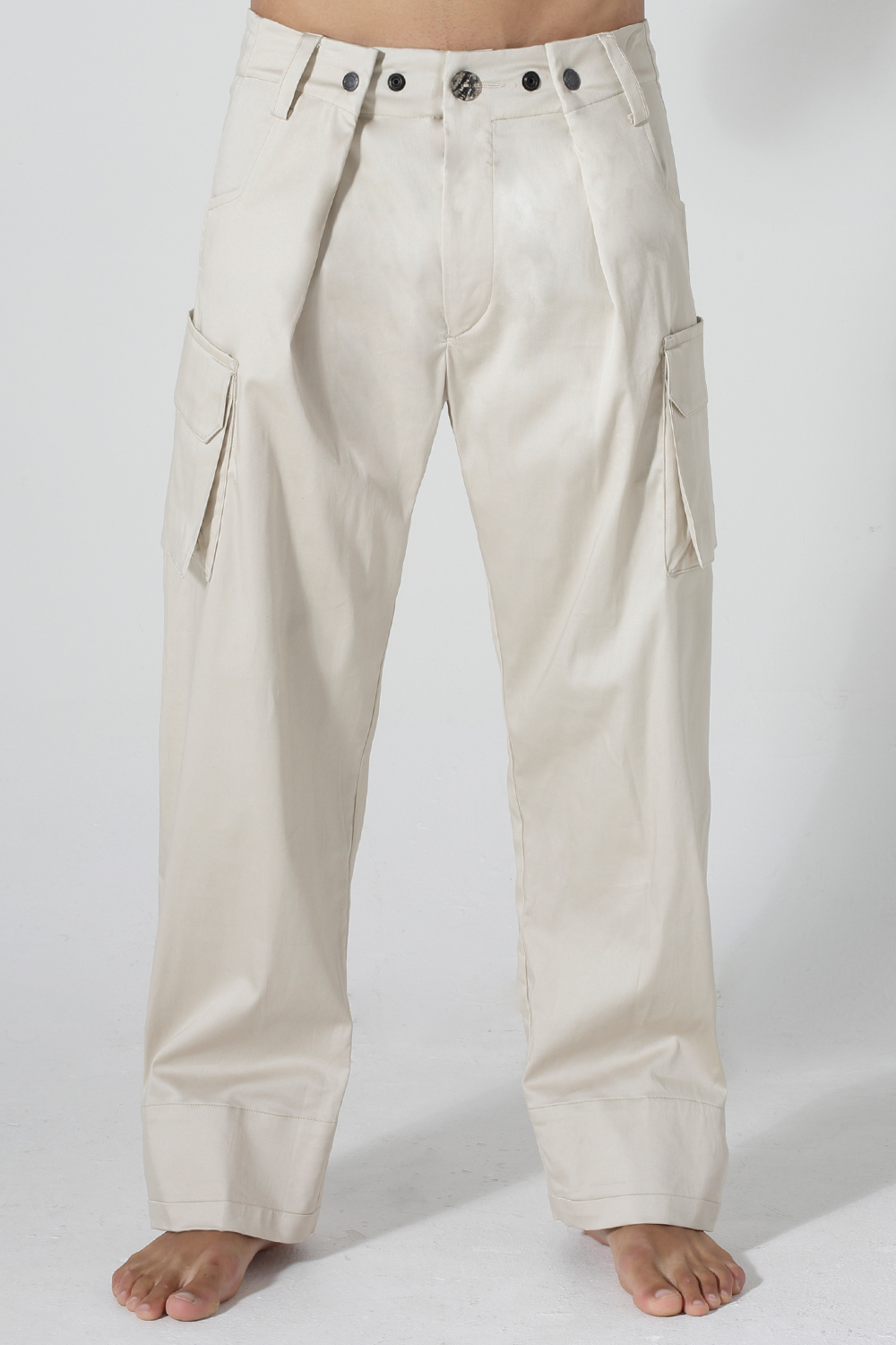 STYLE M8: JULIUS BELLOW