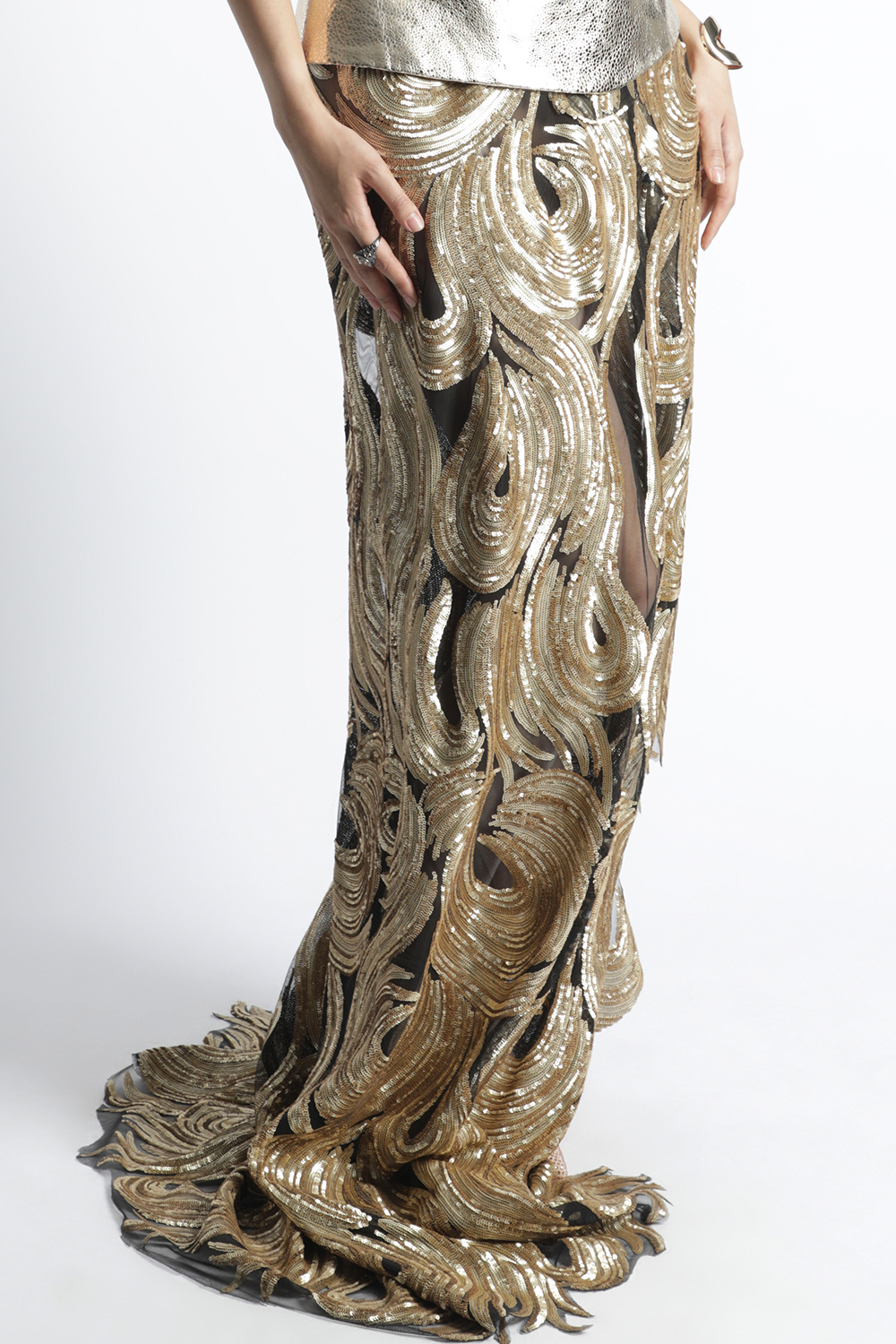 STYLE: OF SEQUINNED MESH